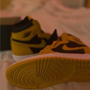 Air Jordan 1 Retro amid OG Pollen
